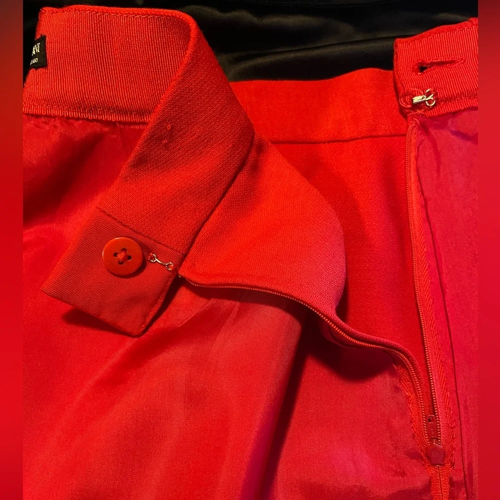Vintage Armani skirt (matches the red Armani jacket in my closet). EU size 42. - Picture 8 of 13